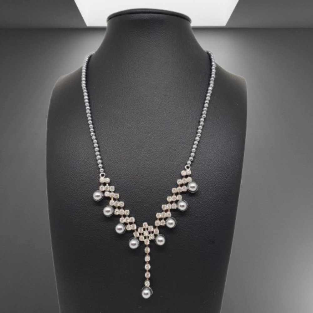 Swarovski Gray Pearl & Crystal Y Design Necklace Chain Adjustable 16"-17"